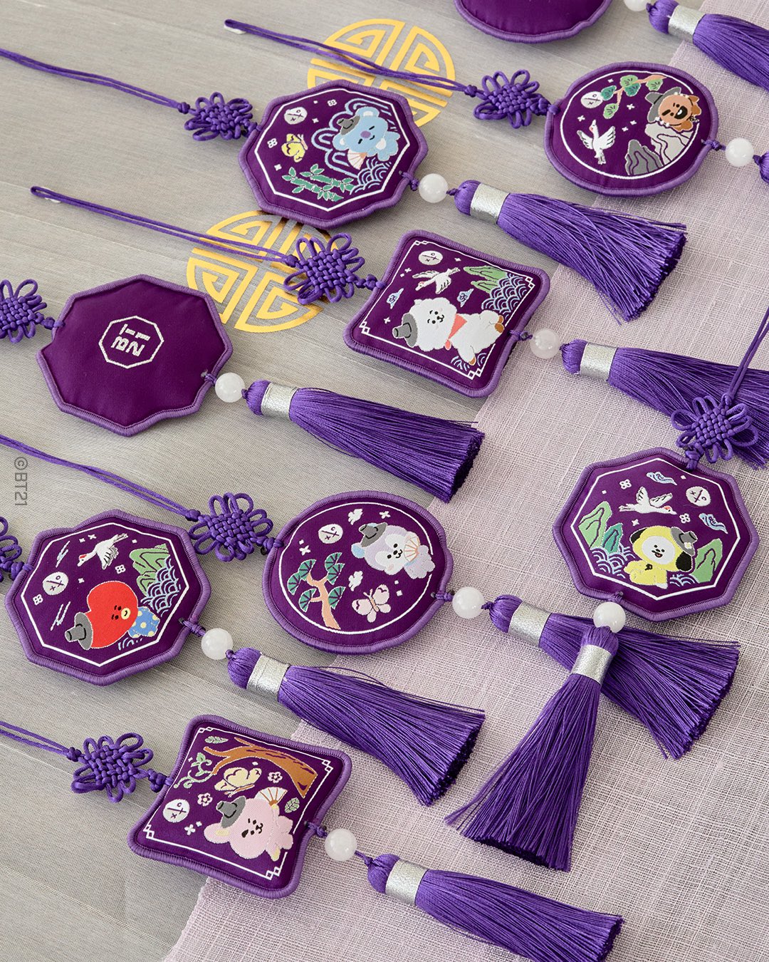 BT21 - PREMIUM K EDITION EMBROIDERED TESSLE KEYRING